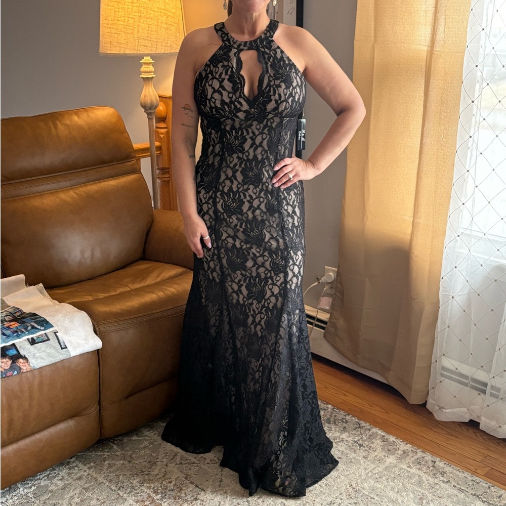 Elegant Black Lace Evening Gown
